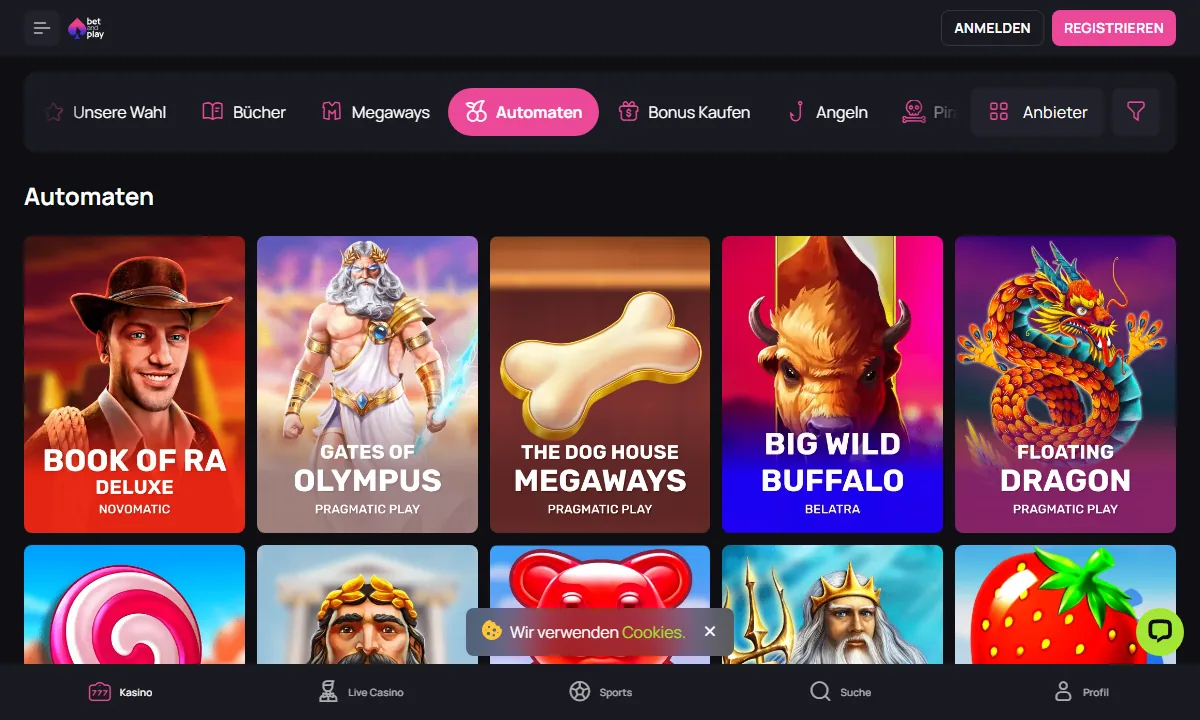 Automatenlobby von BetandPlay Casino mit der Kategorieleiste und Kacheln für Book of Ra Deluxe, Gates of Olympus, The Dog House Megaways, Big Wild Buffalo und Floating Dragon